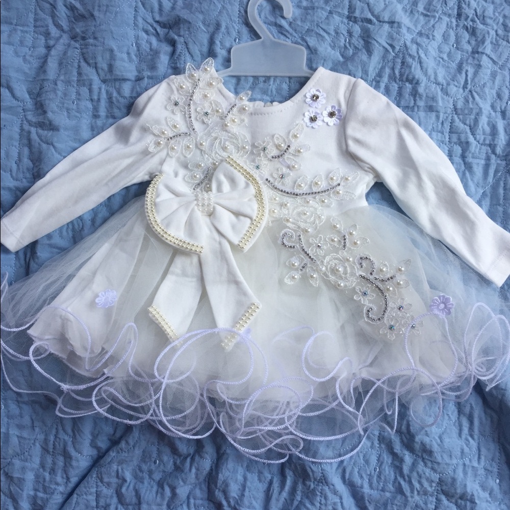 Baby girl white dress size 0-4 month new
